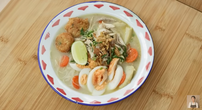 Soto Banjar khas Kalimantan. (YouTube Chef Devina)